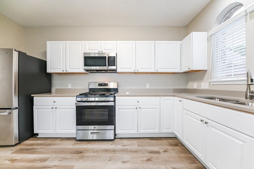Building Photo - 2209 Amber Springs