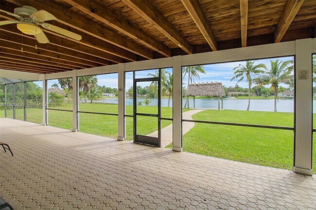 Building Photo - 10962 SW 117th St