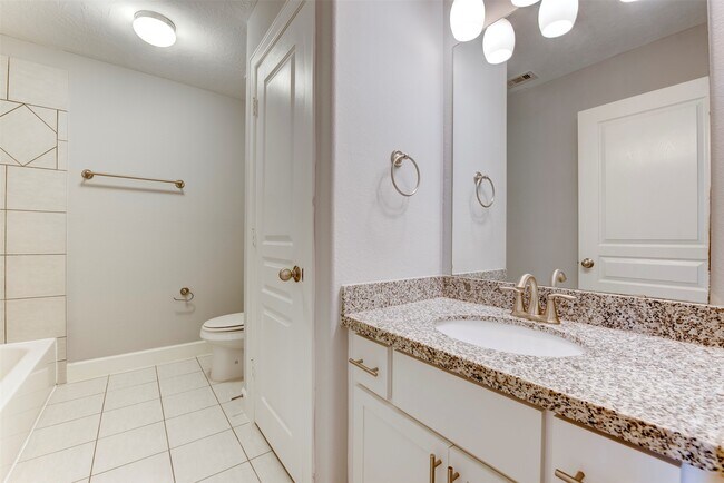 Building Photo - 1811 Wichita St