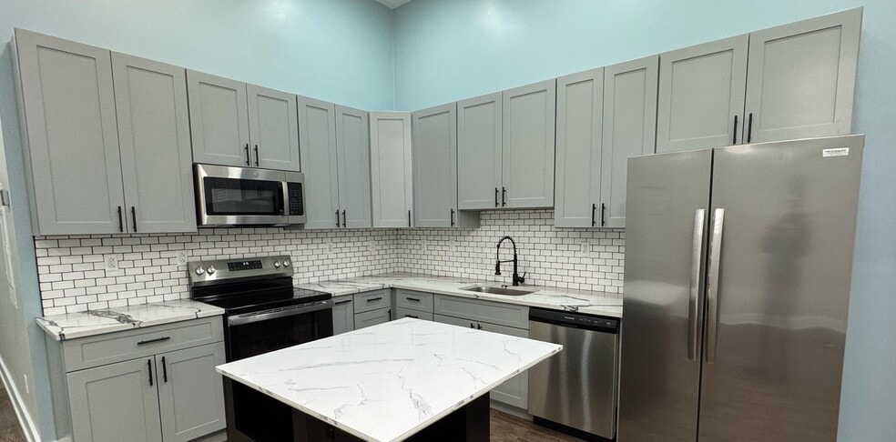 Building Photo - 319 E Main St