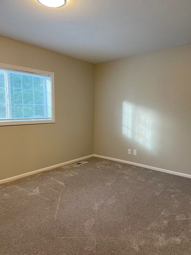 Building Photo - 4Bd/2Ba Shoreline House