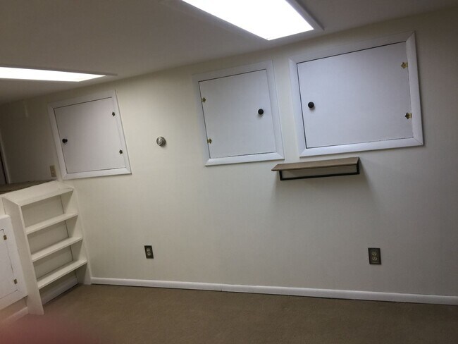 Building Photo - 2 bed 2 bath house