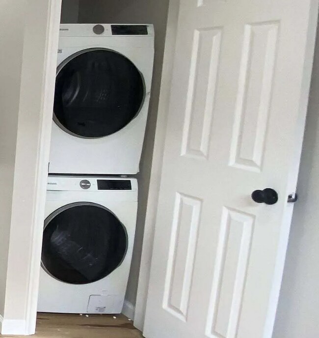 Building Photo - 243 E Fayette St