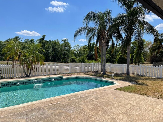 Building Photo - RIVERVIEW POOL HOME FOR RENT