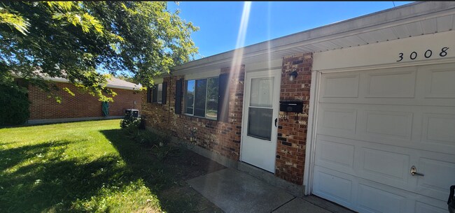 Building Photo - 3006-3008 Creekview Circle