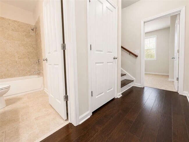 Building Photo - 1207 Lavista Cir NE