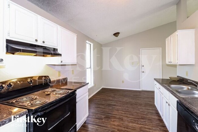 Building Photo - 5798 Jardin Pl