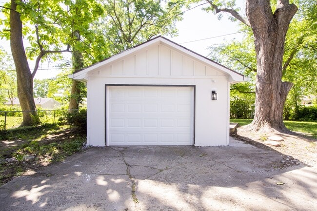 Building Photo - 6912 N Harrison St