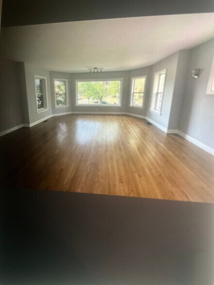 Building Photo - 7847 S Bennett Ave