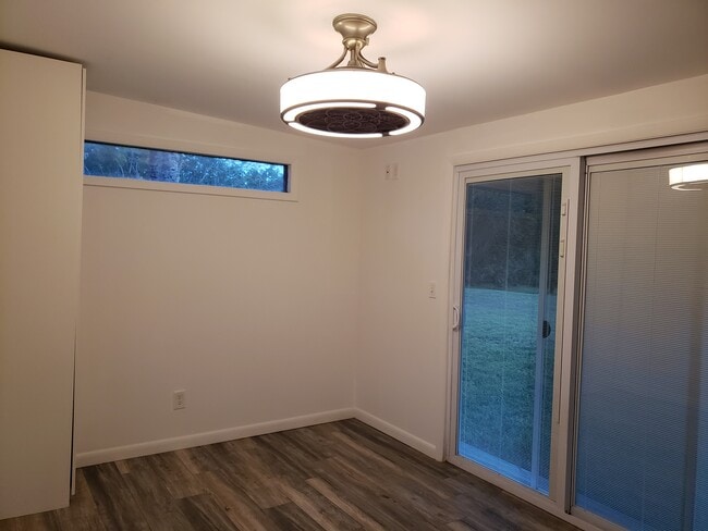 Building Photo - 868 Bay Dr
