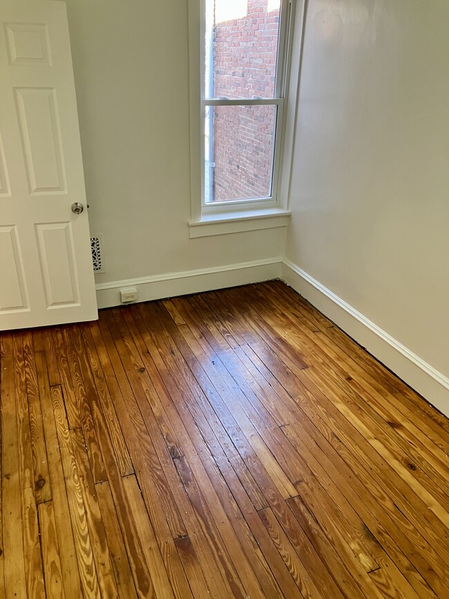 Building Photo - 227 Broadway