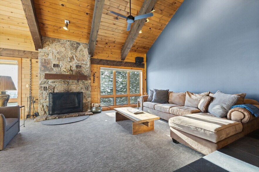 Building Photo - 2460 Ski Trail Ln