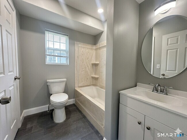 Building Photo - 105 Churchill St