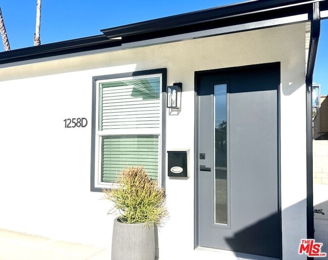 Building Photo - 1258 Mariposa St