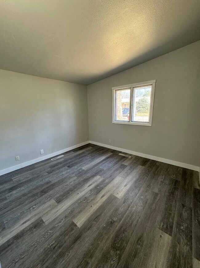 Building Photo - 647 Northborough Ln
