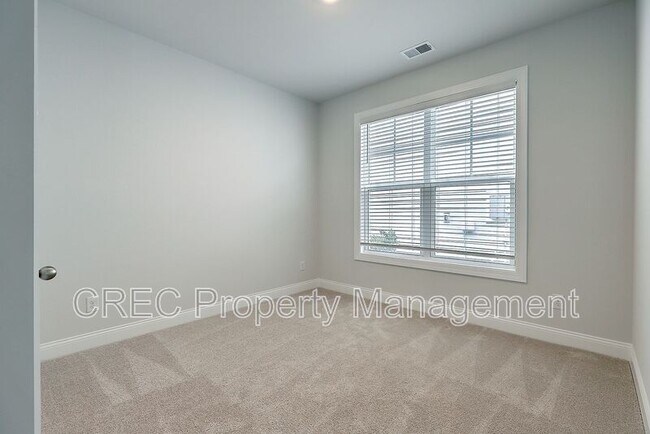 Building Photo - 166 Whaler Ave