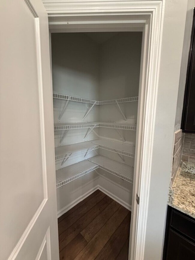 Building Photo - Beautiful 4BR Home in Shadow Moss – Available Now!