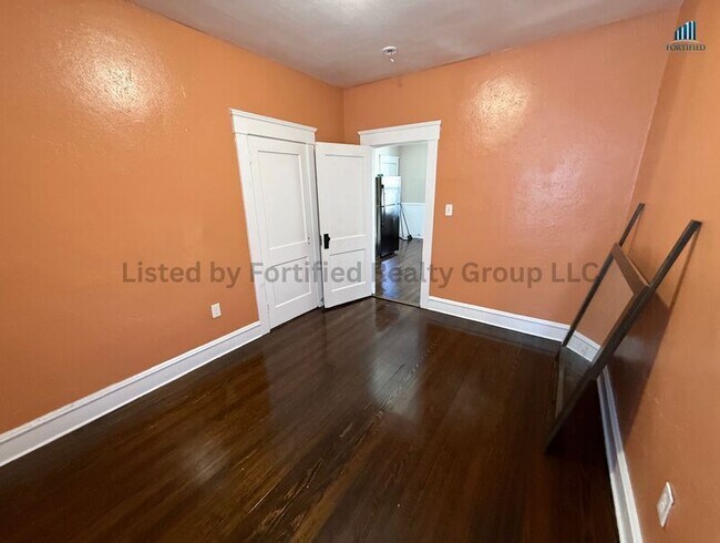 Building Photo - 170 King St