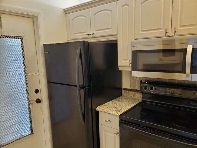 Primary Photo - 1420 Atlantic Shores Blvd