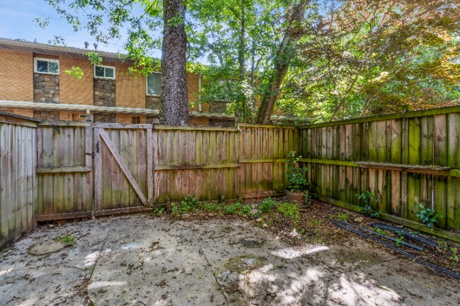 Building Photo - 120 Biscayne Dr NW