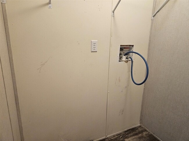 Building Photo - 112 Bosque