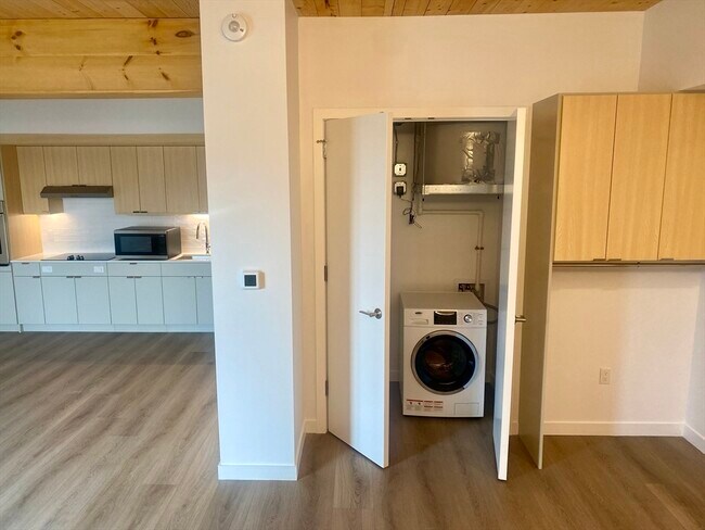 Building Photo - 154 Broadway