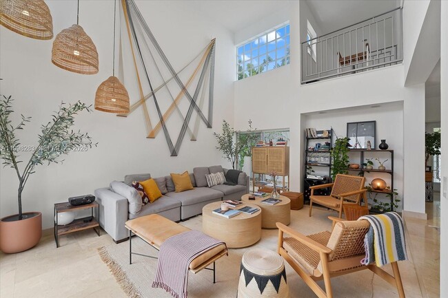 Building Photo - 2721 SW 22nd Ave