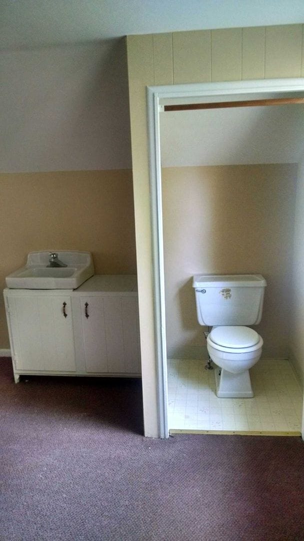 Building Photo - 3 bedroom, 1.5 bath Home: A MUST SEE! ONE ...