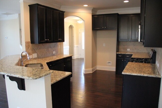Building Photo - Beautiful move-in ready located in the Mil...