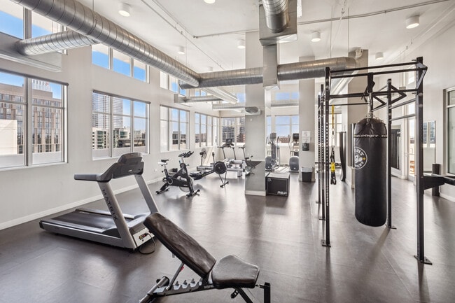 Building Photo - 901 W Madison St