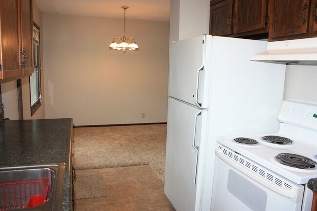 Building Photo - Zentals (1007 1/2 Monroe St; Pella)