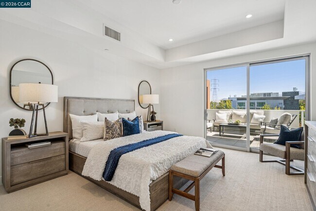 Building Photo - 1756 Cole Ave