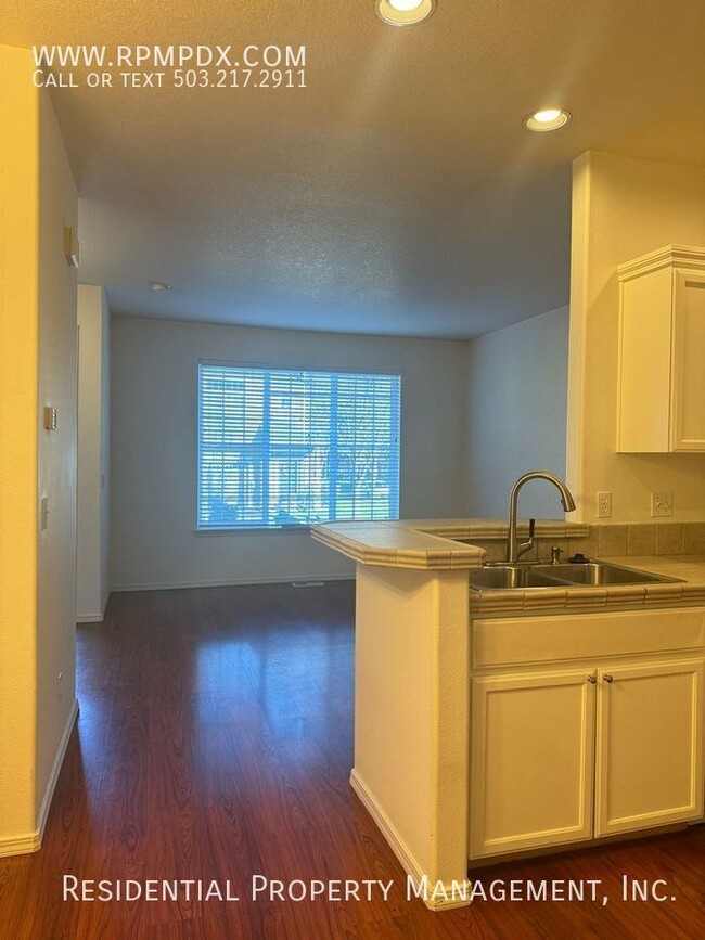 Building Photo - Arbor Reserve Townhome with 2 Spacious Pri...