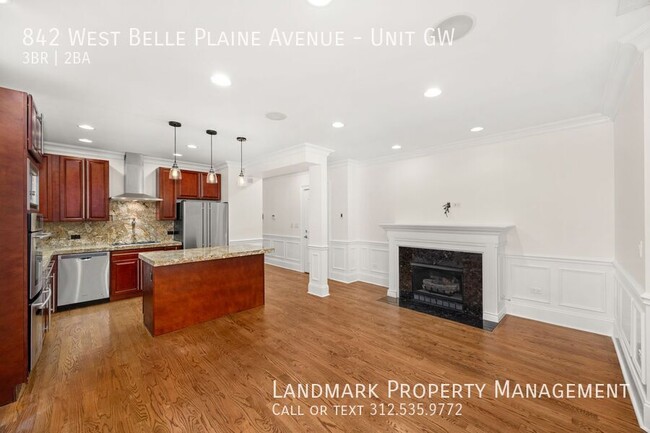 Building Photo - 842 W Belle Plaine Ave