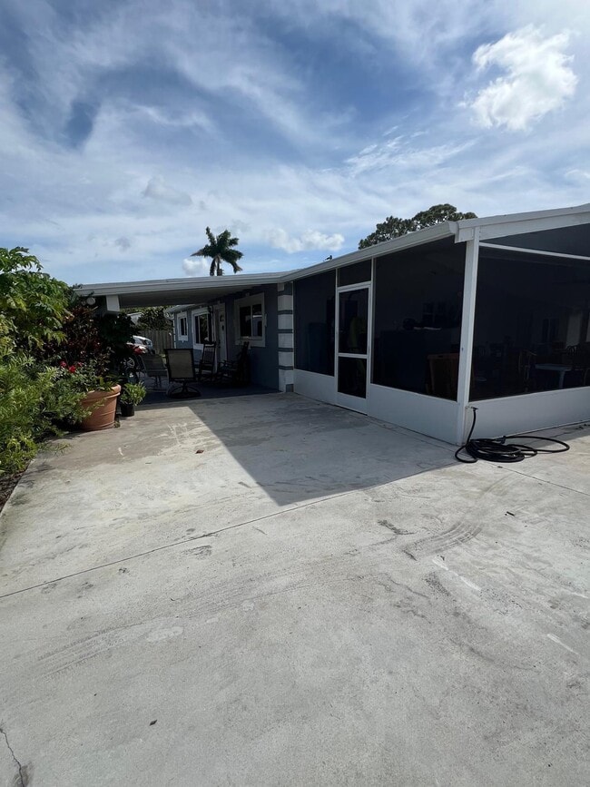 Building Photo - 2019 W Carol Cir