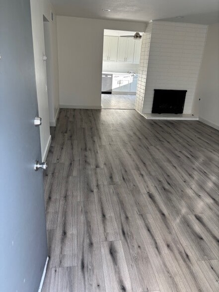 Building Photo - 275 Mesa Dr