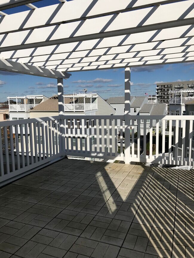 Building Photo - 180 Schooner St