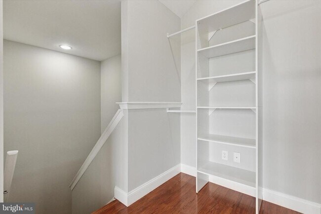 Building Photo - 5503 Drawbridge Ct