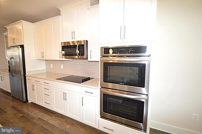 Building Photo - 44840 Tiverton Sq