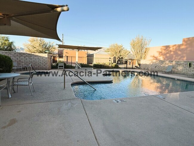 Building Photo - Three bedroom home in Barrio Central