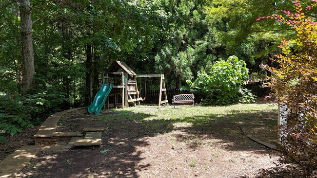 Building Photo - Furnished 4 Bed/3 Full Bath Home in Cary!