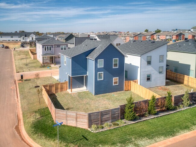Building Photo - 2523 NW 132nd Pl