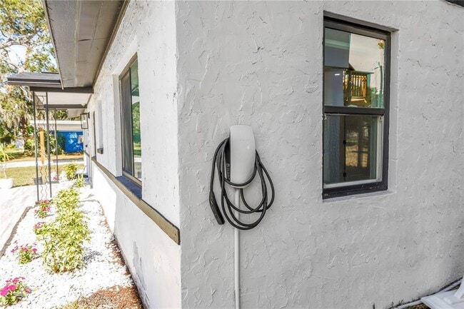 Building Photo - 4891 Venetian Blvd NE