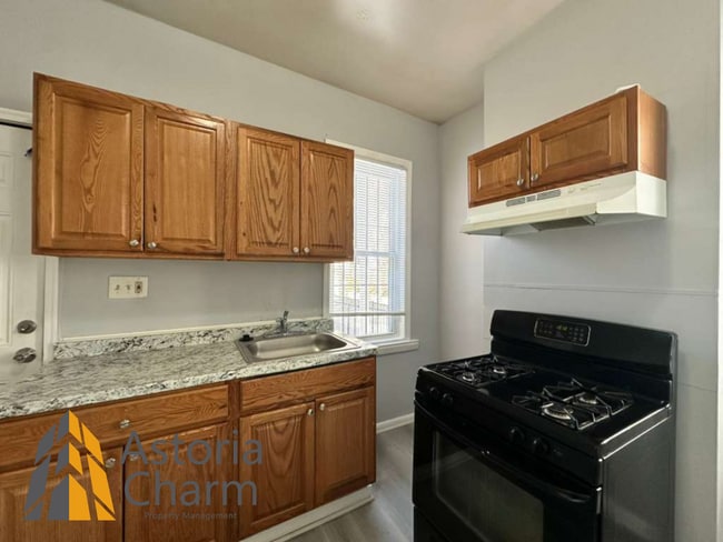 Building Photo - 3 Bedroom End Unit near Coppin State with Fenced Yard