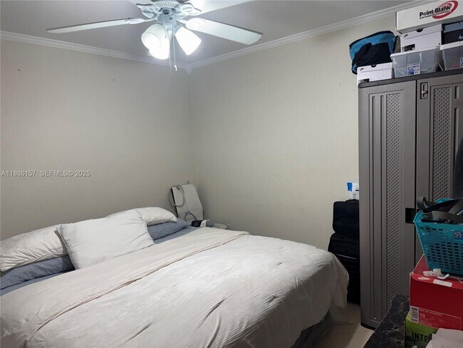 Building Photo - 1825 W 56th St