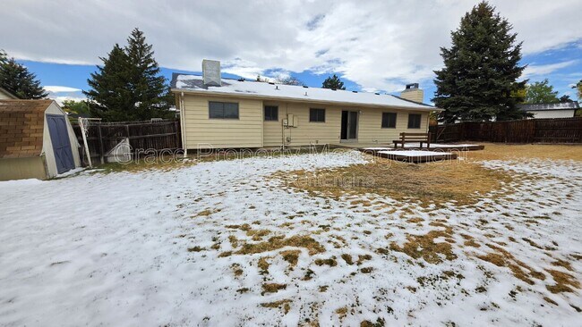Building Photo - 1044 Maple Dr