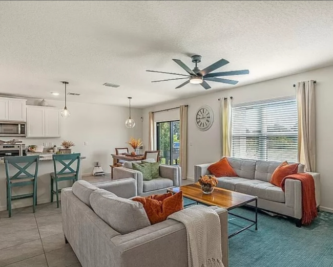 Building Photo - 7489 Tourmaline Dr