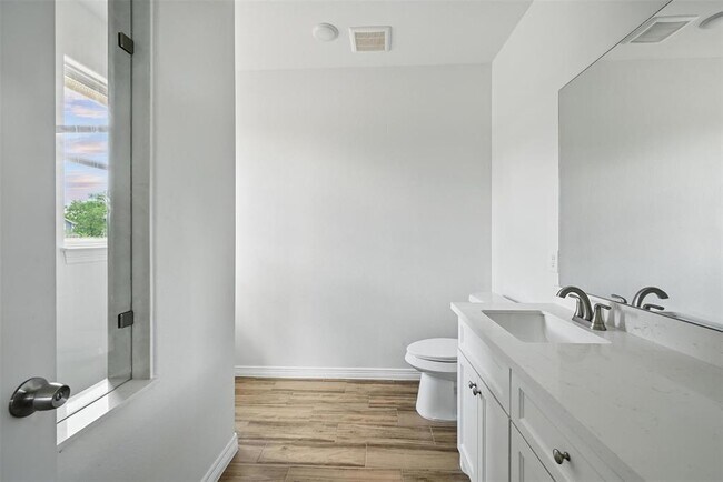 Building Photo - 24644 Cavan St