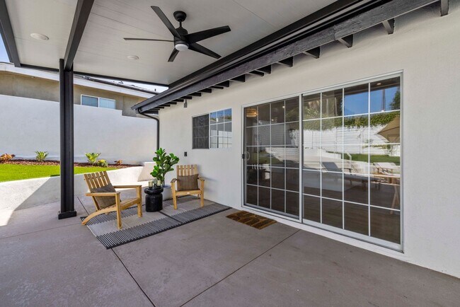 Building Photo - Stunning Mid-Century Modern Pool Home in Walnut Cove – Fully Furnished 4 bedrooms & 3 bathrooms!