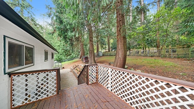 Building Photo - 3 Bed 2 Bath - Large Backyard - Groups - N...